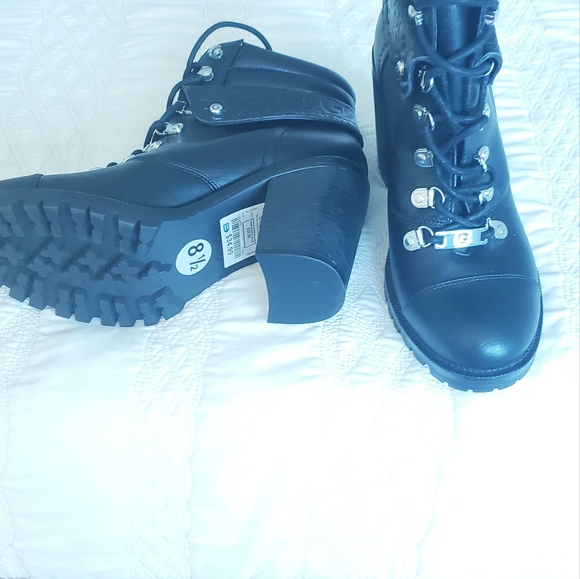 Boots - Picture 3 of 4